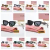 Lunettes de soleil de créateur de mode femmes lunettes de soleil personnalité miroir jambe métal grande lettre design multicolore oeil de chat