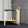 Grifos de lavabo de baño, grifo de lavabo de diseño moderno de oro cepillado, orificio de una sola manija y grifo mezclador frío
