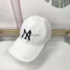 Brim Chapéus Novo Beisebol Mens Designer Luxo Marca Mulher Casquette Cúpula Ajustável Carta Branca Bordada Verão Marrom Proteção Trucker Chapéus 240229