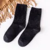 Женские носки Удобные теплые сплошные цветовые дизайны моды, студент, корейский стиль флисовый этаж, чулочно-носочные изделия в середине труда