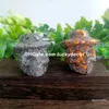 3,5 cm Mini Natural Michigan Yooperlite Sombrero Calavera Regalo de energía de Halloween Cabeza humana reactiva UV única Tallado Piedra de llama Cristal de cuarzo Espécimen mineral Decoración del hogar