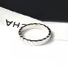 Ring-Designer für Damen und Herren, Rautenmuster, goldene Buchstaben, modische Paarringe, Verlobung, trendige Urlaubsgeschenke