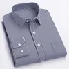 قمصان لباس الرجال القميص الرسمي مكتب الأكمام الطويلة مخططة لمكافحة الأزياء غير الحديد الأعمال البيضاء S-8XL كبيرة الحجم
