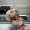 Brim Hats Tasarımcı Beyzbol Lüks Plajı Alfabe Nakış Desen Mens Capello Yaratıcı Nefes Alabilir Kamyon Sürücüsü 240229