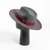 Berets 2309-HH2037G Ins Chic Winter Wollfilz Großbritannien Klassische Feder Dekoration Freizeit Fedoras Kappe Männer Frauen Panama Jazz Hut