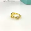 Rings Designer knot ring classic luxury ring women Titanium steel Gold-Plated engagement wedding Jewelry size 6-8 240229