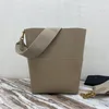 La borsa per secchio classica e alla moda del famoso designer, borsa a tracolla aperta di grande capacità, viaggi, tempo libero, sport, shopping, borsa per le donne, borsa crossbody unisex