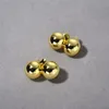 Moda minimalista europea y americana, esencial para los desplazamientos Latón chapado con oro real de 18 quilates Doble bola de metal de alta gama Dos pendientes y clips para las orejas