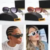 Designer Zonnebrillen Outdoor Shades Mode Klassieke Dame Zonnebril voor Dames Luxe Brillen Mix Kleur Optioneel Driehoekige handtekening gafas para el sol de mujer