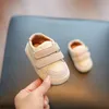 Sapatos de bebê primavera e outono 1 a 2 anos de idade infantil sapatos de caminhada sola macia sapatos infantis crianças sapatos de tabuleiro meninos esportes 240229