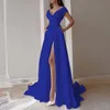 2024 Elegante sexy abito per la madre della sposa spaccato lateralmente in raso blu navy abito formale del partito pieghe La madre del vestido de novia plus abiti da sera da ballo laterali abiti da donna