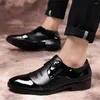 Scarpe eleganti Gentleman Weding Boy per un uomo elegante Sneakers sportive Sapa Athletics 2024g Sapatenis Runing Krasovki