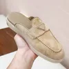 Mulheres Homens Mocassins Slides Chinelos Designer Camurça Mules Sandálias Clássico Metal Triângulo Mocassins Preguiçosos Chinelos Scuffs Couro de Qualidade Ao Ar Livre Casual Flats com