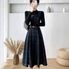 Otoño Invierno Lady Fashion Monos Conjunto de 2 piezas Vestido Mujer Suéter de punto negro Top Plaid Tweed Slim Big Swing Midi Vestido 240226