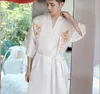 Heißer Verkauf Frühjahr Neue Chinesische Stil männer pyjamas Bademäntel Satin Bestickt Drachen Lose Bequeme Tang Nacht Robe Größe M L XL XXL