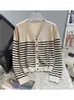 Kvinnors stickor Kvinnor Striped V Neck Cardigan Sweater Autumn Winter 2024