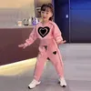 Oneck Love Prints Sweatshirts Girls Outfit Mode Hauts à manches longues Enfant Conjunto Baggy Sweatpant Joggger Pantalon 2 pièces Ensembles 240226