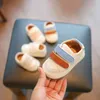 Sapatos de bebê primavera e outono 1 a 2 anos de idade infantil sapatos de caminhada sola macia sapatos infantis crianças sapatos de tabuleiro meninos esportes 240229