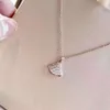 2024 mode Vrouwen Luxe Designer Hanger Ketting Kettingen Bruiloft Rok met Live Sieraden Champagne Goud Vrouwelijke Rose Versie Veelzijdige Kraag