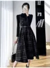 Outono inverno senhora moda macacão 2 peça conjunto vestido feminino preto camisola de malha superior xadrez tweed magro grande balanço midi vestido 240226