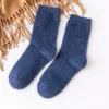 Женские носки Удобные теплые сплошные цветовые дизайны моды, студент, корейский стиль флисовый этаж, чулочно-носочные изделия в середине труда