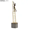 Altro Decorazioni per la casa Scultura in resina Placcato in oro Stair Climber Figure Statua Camera Estetica Decorazione da scrivania Pensatore Ornamenti Figurine decorative Q240229