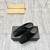 2024 Designer Uma Wang Casual Sandalen Vierkante Teen Halve Slippers Rundleer Franse Antieke Dikke Hak Ruches Voor Vrouwen