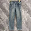 Högkvalitativa män jeans designer byxor 2024 män smal liten rak bomull casual denim byxor modea triangel logotyp brev grafiska denims byxor