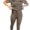 Дизайнерский спортивный костюм Женский брючный костюм Женский комплект из двух частей для бега Новые буквы с принтом с коротким рукавом Сексуальная мода Колготки Костюмы Брюки для йоги Essentialsweatshirts T3554