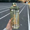 Vattenflaskor 2000 ml Graderad kopp stor kapacitet Straw Running Sports Bottle Men's and Women's Outdoor Fitness