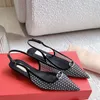 Sandalen puntige teen holle verfraaide kitten kitten hakken muilezels slippers low-hele sandalen bruiloftsfeestschoenen zomer en lente luxe designer sandalen met doos