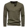 Autunno Mens Henley Colletto a maniche lunghe Magliette Solid Casual Top monopetto Maglietta morbida che tocca il fondo 240223