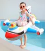 Rooxin Aeroplano Piscina galleggiante per bambini Anello da nuoto Cerchio gonfiabile Seggiolino per bambini con volante Summer Beach Party Toys 240223