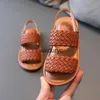 Sandaler flicka flätad öppen tå mode semester sommar ldren platt skor solid färg bekväma utomhus antislip barn skjutande 24229