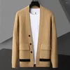 Suéter masculino de luxo e elegante, cardigan de malha com bolso, primavera outono, coreano, casual, cor de contraste, casaco de alta qualidade