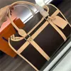 Borsa classica per trasportini per animali domestici Borsa da viaggio di marca di lusso per seggiolini per auto Borse per cani Borsa da trasporto per gatti traspirante Borsa per animali da escursionismo nel fine settimana Hardware e dettagli perfetti