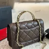 Woc Designer Femmes Sac à bandoulière 20 cm Cuir à motifs de diamants Matériel doré Boucle métallique Lettre Poignée supérieure Fourre-tout de luxe Matelasse Chaîne Sac à bandoulière Sac de maquillage