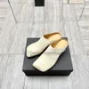 2024 Designer Uma Wang Casual Sandalen Vierkante Teen Halve Slippers Rundleer Franse Antieke Dikke Hak Ruches Voor Vrouwen