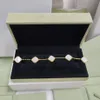 Classic Style Fashion Four Leaf Clover Charm Bracelets 18k Yellow Gold White Mother Of Pearl Designer Bracelet Ladies Wedding Brid298A