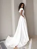 2024 Élégant sexy mère de la robe de mariée côté fendu satin bleu marine robe de soirée formelle plis La madre del vestido de novia plus côté robes de soirée de bal femmes robes