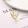 Ringar klassiska 18k guldpläterad ringdesigner för kvinnliga par ringar fyra bladklöver ringar smycken kvinna man för vigselring jubileum smycken gåva no fade 240229
