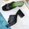 Designer tjockt solade högklackade skor med metallspänne och tofflor Vita modesandaler Summer Women's Shoes Fairy Black Women's High He