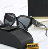 Solglasögon Fashion Designer PDA Classic Eyeglasses Goggle Outdoor Beach Sun Glasögon för man kvinna valfri triangulär signatur