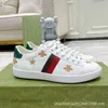 g2024 Designerversie Bijenleren schoen Mode sneaker Hoge trainer Kleuraanpassing Kleine witte dames Echte damesborduurwerk Veelzijdig Heren Board Casual 4om2