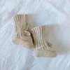 Chaussures d'hiver chaudes en laine pour bébés, chaussures d'intérieur faites à la main, jolies chaussures de sol, 240227