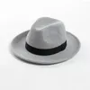 Beretler Basit Avrupa Amerikan Sıcak Sonbahar Kış Kış Büyük Boyu Fadora Şapkası Kadın Erkek Kovboy Geniş Moda Caz Panama Hisset
