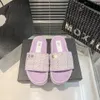 2024 Paris Mulheres Chinelos de Praia Novo Verão Moda Romana Designer de Luxo Sandálias Planas Femininas Látex Sola Macia Sapatos CHFlip-flops Tanga Slide Ch-anes 35-40