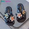 Slipper Childrens and Girls Slippers 2023 Summer New Childrens Sweet Princess Shoes Elegant Flower Beach Sandals Soft Bottom Anti slip Garden Slippers J240228