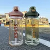 Vattenflaskor 2000 ml Graderad kopp stor kapacitet Straw Running Sports Bottle Men's and Women's Outdoor Fitness