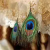 Orecchini pendenti in cristallo dal design lungo con piuma di pavone e goccia per gioielli da donna